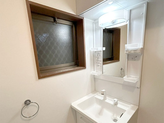 洗面リフォーム コンパクトでも快適に使える洗面化粧台