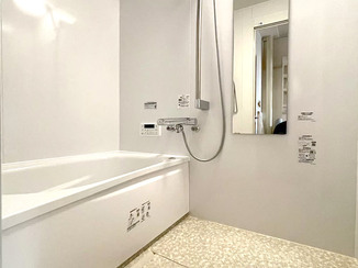 バスルームリフォーム 床のやわらかさで心地よく使える浴室